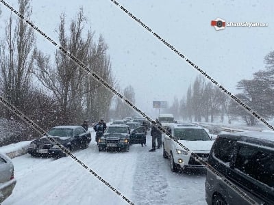 Երևան-Սևան ճանապարհին 30-ից ավելի մեքենաներ վթարի են ենթարկվել. կան շրջված, ճանապարհից դուրս եկած ավտոմեքենաներ