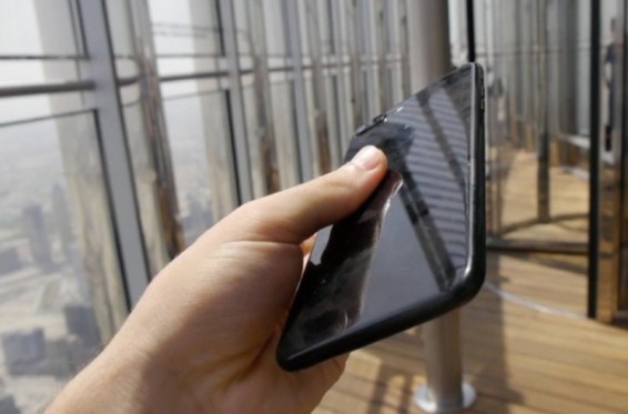 Ուկրաինացին iPhone 7 Plus-ը նետել է աշխարհի ամենաբարձր շենքից