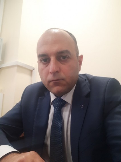 Դրանով ուզում է ասել,որ ով ինձ բերել է իշխանության, նա հավասար կիսում է պատասխանատվությունը....