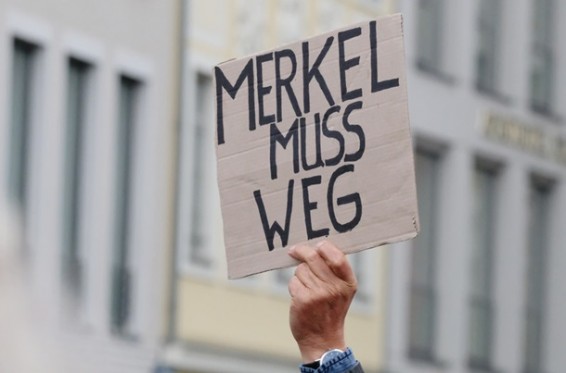Դրեզդենում ցուցարարները «հայրենիքի դավաճան» են անվանել Մերկելին և պաշտոնից հեռանալու կոչ արել
