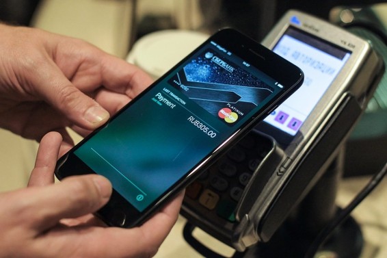 Бесконтактные платежи Apple Pay появились в России