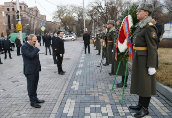 Никол Пашинян и Ален Симонян почтили память жертв событий 1 марта 2008 года