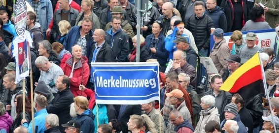 «Меркель - в Сибирь! Путина - в Берлин!»: Германия отметила День единства