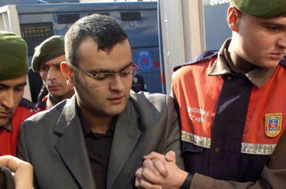 Դինքին սպանողը մանրամասներ է հայտնել իր հետ լուսանկարված ոստիկանների և աղմկահարույց տեսագրությունների մասին