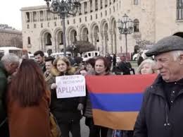 Ադրբեջանի ահաբեկչությունը չպետք է անպատասխան մնա. Նորից գրոհելու ենք ԱԳՆ-ն. Արցախից տեղահանվածների ակցիան՝ Երևանում