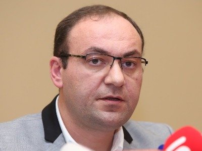 Ադպես էլ չիմացանք, թե Փիլոյանն ինչ սխրանքի համար հերոս հռչակվեց. Արսեն Բաբայան