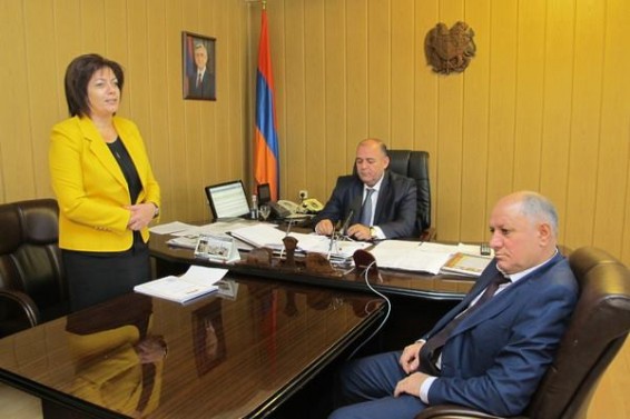 Photo. Արարատում պարգևատրվել են լավագույն ուսուցիչները