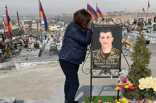 «Լռել այլևս անհնար է, հատկապես հայտնի խոստովանությունից հետո». Մխիթար Գալեյանի մայրը կոչ է անում ապրիլի 26-ին հավաքվել Շառլ Ազնավուրի անվան հրապարակում