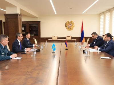 Սուրեն Պապիկյանն ու Ղազախստանի դեսպան քննարկել են հայ-ղազախական ռազմական համագործակցության հարցեր