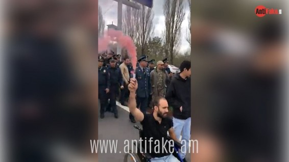VIDEO. Չարենցավանցիները փակել են Սևան–Երևան մայրուղին