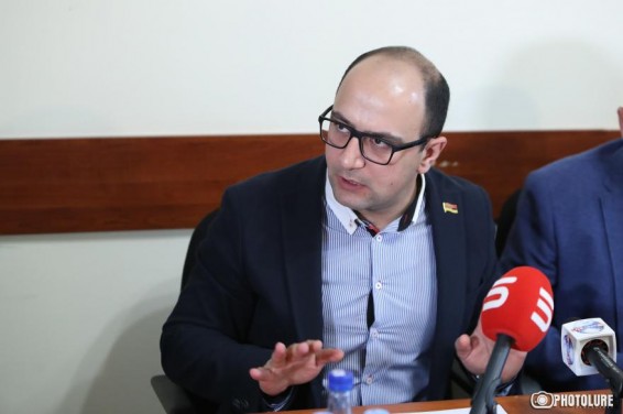 Գերիների հարզատներով պաշտպանվել ու ազգը բաժանել՝ սա է քո ձեռագիրը