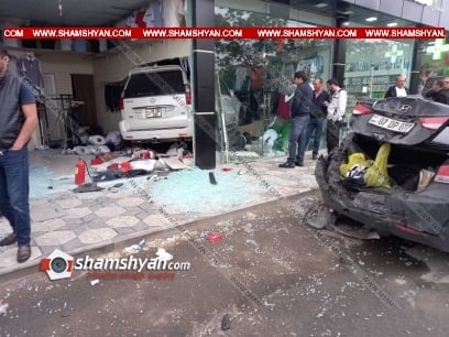 Արմավիրում. Lexus-ը բախվել է 07-ին, այնուհետև Hyundai Elantra-ին և մխրճվել հագուստի խանութի մեջ. կա վիրավոր