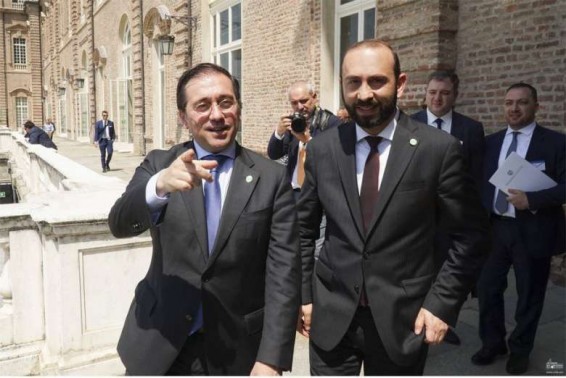 Արարատ Միրզոյանը Թուրինում հանդիպում է ունեցել Իսպանիայի ԱԳ նախարար Խոսե Մանուել Ալբարես Բուենոյի հետ