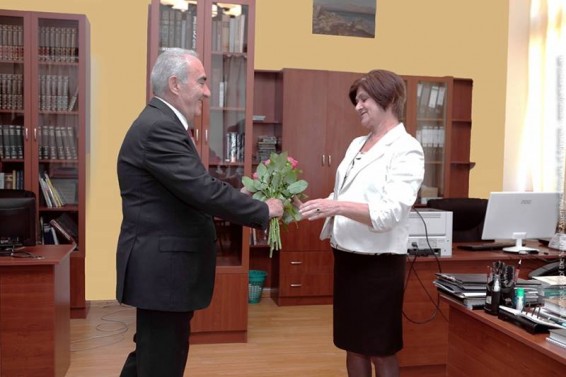 Գալուստ Սահակյանը շնորհավորել է խորհրդարանի գրադարանավարներին