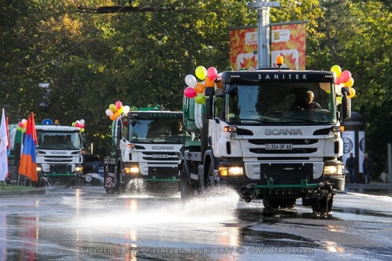 Մայրաքաղաքի ծննդյան օրվա տոնակատարությունը մեկնարկել է ջրցան մեքենաների ավանդական շքերթով
