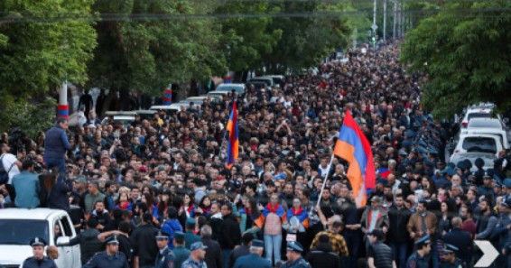 Մեկնարկել է «Դիմադրություն» շարժման երթը՝ Ֆրանսիայի հրապարակից (ուղիղ)