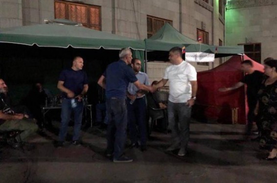 Արթուր Վանեցյանը երեկոյան Ազատության հրապարակում էր