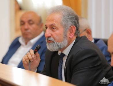 «Հրապարակ». «Էն մորուքավորը». Ո՞վ է կռիվ գցել Սամվել Բաբայանի կուսակցության մեջ