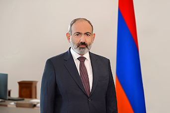 Մտածում են՝ ի՞նչ պարտադիր է, որ գյուղում կանայք կաբլուկով կոշիկ հագնեն, թող սապոգով գնան-գան. Այդպես չի կարելի. Փաշինյան