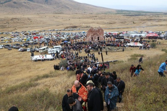 Ապարանի Սուրբ Խաչ հուշարձանին ամրացվեց 1716-րդ խաչը