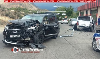 Վայոց Ձորում Lexus-ը բախվել է կայանված Toyota-ին և Mercedes-ին
