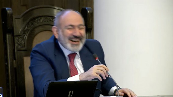 «Ժպիտ» անունը ծիծաղ առաջացրեց Փաշինյանի մոտ