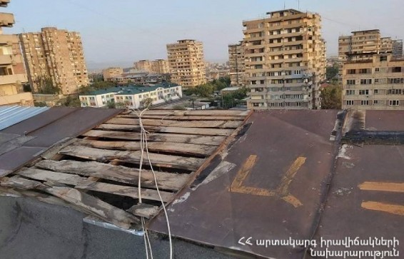 Քամու հետևանքով վնասվել են տանիքներ Երևանի 4 վարչական շրջաններում