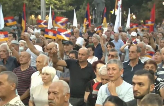 Армянская оппозиция после месячного перерыва возобновила акции протеста против властей