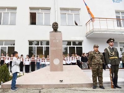 В Степанакерте состоялась церемония открытия бюста Ашота Гуляна (Бекора)