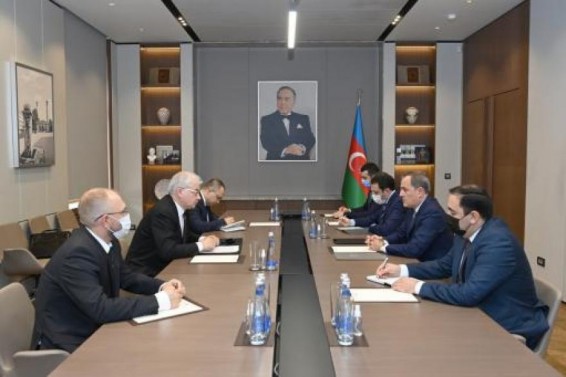 Իգոր Խովաևն ու Ջեյհուն Բայրամովը քննարկել են Երևանի և Բաքվի միջև հարաբերությունների կարգավորումը