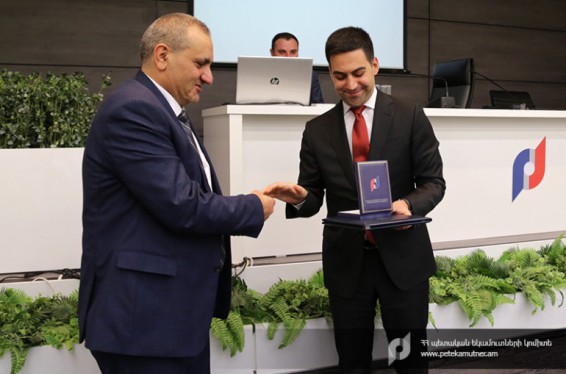 Ռուստամ Բադասյանի հրամանով՝ հարկային ծառայության մի շարք աշխատակիցների շնորհվել են արտահերթ հատուկ կոչումներ