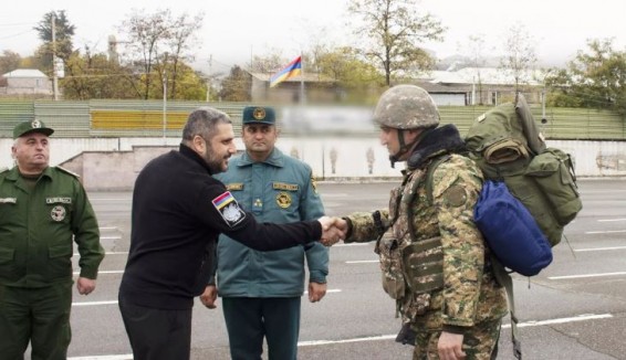 Глава МЧС Армении встретился со спасателями, отправляющимися на боевую службу