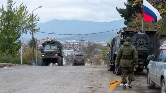 Российские миротворцы сопроводили две колонны с гумгрузом в Нагорный Карабах