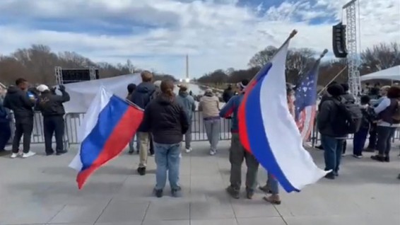 В США вышли на митинг с требованием роспуска НАТО