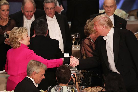 Քլինթոնը և Թրամփը ծաղրել են իրար բաերագործական ճաշկերույթի ժամանակ