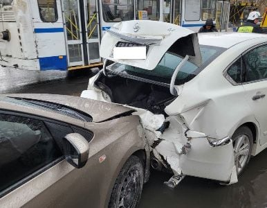 Արշակունյաց պողոտայում բախվել են «Kia Forte»-ն եւ «Nissan Altima»-ն