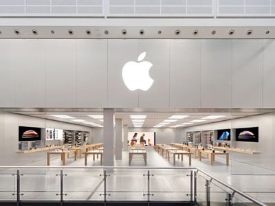 Воры забрались в магазин Apple, проделав дыру в туалете, и украли товары почти на полмиллиона долларов