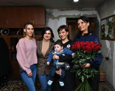 «Грапарак»: В Бнунисе азербайджанцы постучали в дверь дома, который месяц назад посетила Анна Акопян