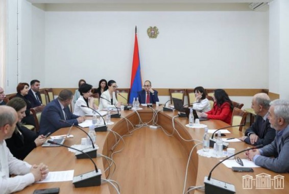 Պետք լինի կթքեմ, գնա գործովդ զբաղվի. Ալենն ու տիկինը Պառնասում