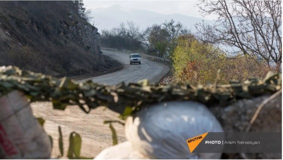 Замглавы МИД РА не связывает блокаду Лачинского коридора с переговорами в разных столицах