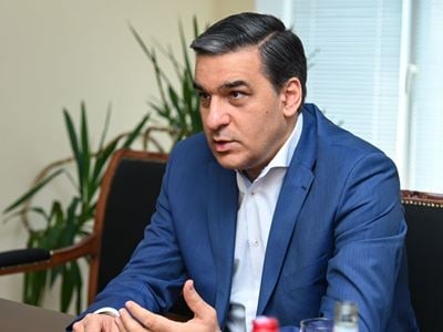 Չե՞ք տեսնում՝ ի՜նչ բացարձակ վիրավորանքների են ենթարկվում հերոսածին ծնողները․ Արման Թաթոյան