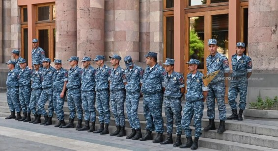 Почему Пашиняна сопровождает большое количество полицейских: Фиданян пояснил