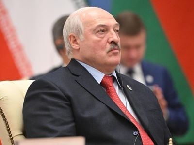 Лукашенко заявил, что сам потребовал у России ядерное оружие