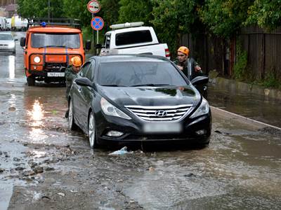 Հորդառատ անձրևի հետևանքով անձրևաջրով են լցվել Ստեփանակերտի մի շարք շինությունների նկուղային հարկերը