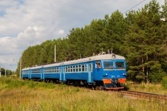 Движение поезда Батуми-Ереван остановлено из-за оползня