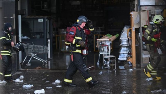 Число погибших при прорыве трубы в ТЦ в Москве выросло до четырех