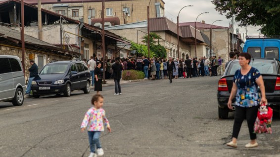 «Ասում եմ՝ գոնե կես հաց տվեք, տանեմ, երեխաներս մի կտոր ուտեն, քնեն», իսկ Սիսիանում փառատոն է