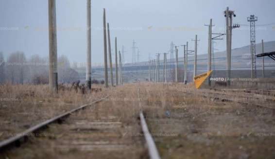 Армения ратует за открытие коммуникаций, но без 