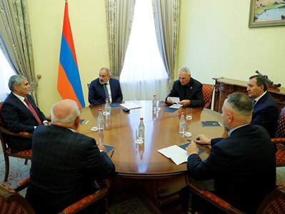 Փաշինյանը հանդիպել է արտախորհրդարանական քաղաքական ուժերի ղեկավարներին. Հայտնի է՝ ովքեր են մասնակցել