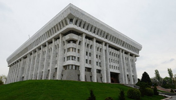 В парламенте Киргизии проверят данные о хищениях имущества семьи Бакиевых